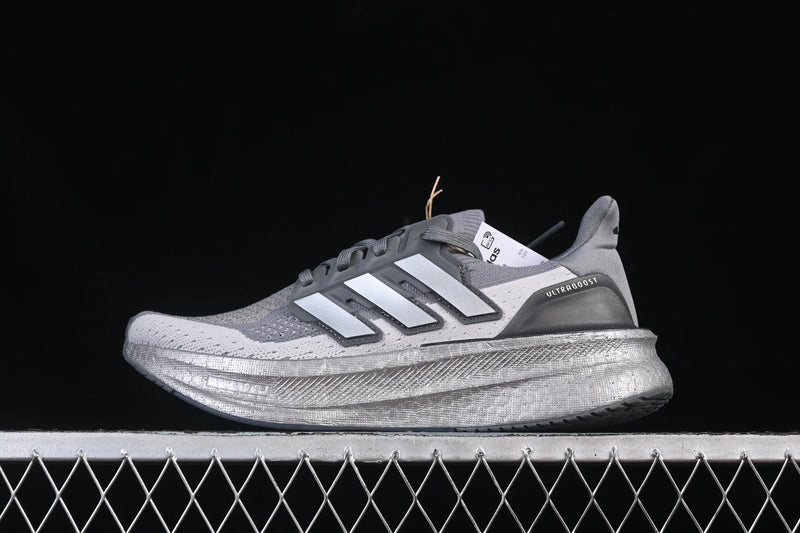 Adidas Ultraboost 5 – Cinza