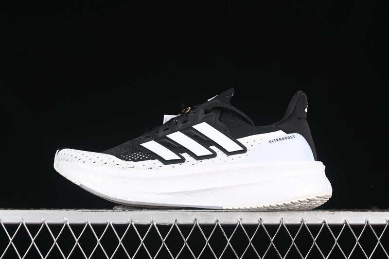 Adidas Ultraboost 5 - Preto/Branco