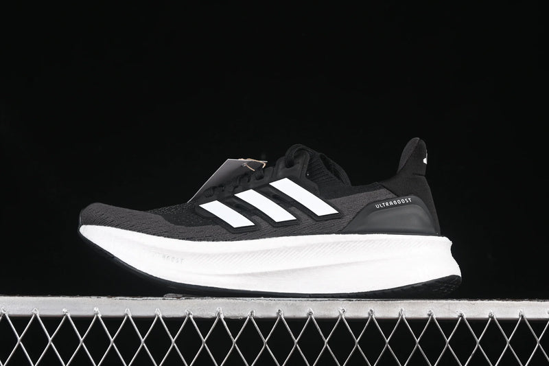 Adidas Ultraboost 5 – Preto/Branco